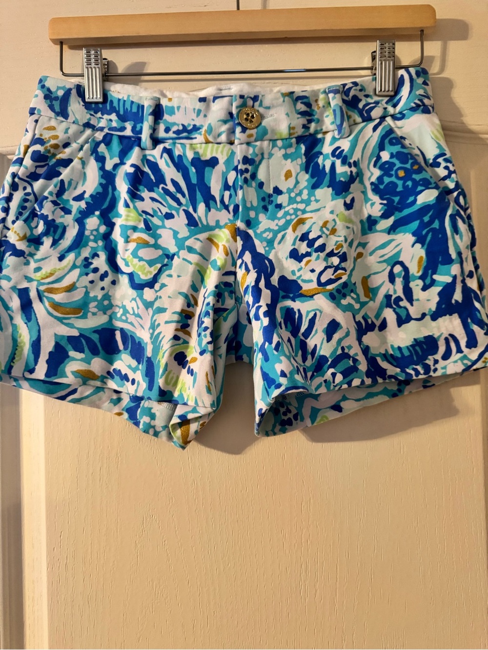 Lilly Pulitzer Size 2 Blue & White Floral Print Shorts